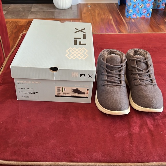 NWT FLX Dynamic Wool Exhilarate Sneaker (size 8) - Picture 2 of 8